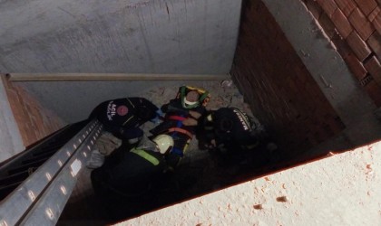 Asansör boşluğuna düşen şahıs yaralandı