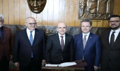 Bakan Şimşek Manisa’da vali ve belediye başkanını ziyaret etti