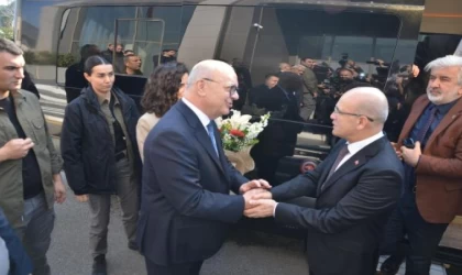 Bakan Şimşek Manisa’da vali ve belediye başkanını ziyaret etti (2)