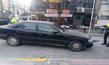 Bandırmadaki trafik kazasında motosikletteki 2 kişi yaralandı