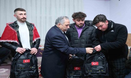 Başkan Yalçın kınalı kuzularla