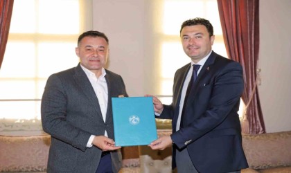 Başkan Yücelden tarihi protokol