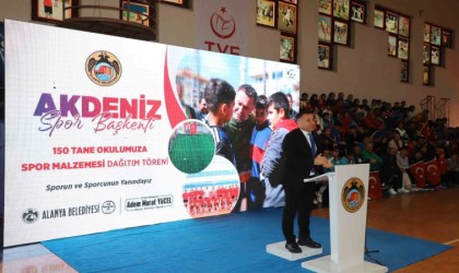 Başkan Yücelden 150 okula spor malzemesi yardımı