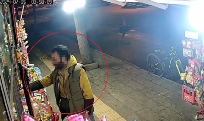 Büfe sahibinin uyumasını fırsat bilen hırsız telefon, para ve sigara çaldı