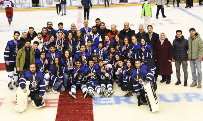 Buz hokeyinde ETÜden çifte kupa