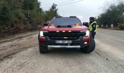 Çakar lamba takan 3 sürücüye 19 bin TL ceza kesildi