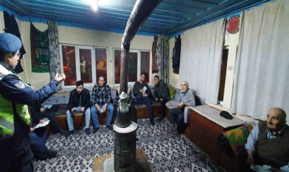 Çavdarhisarda jandarmadan vatandaşlara trafik eğitimi