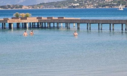 Çeşmede Şubat ayında deniz keyfi