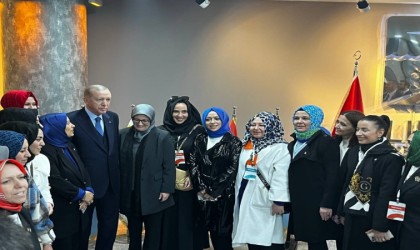 Cumhurbaşkanı Erdoğan kadınların fotoğraf isteğini kırmadı