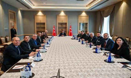 Cumhurbaşkanı Yardımcısı Yılmaz, ATİAD Başkanı ve yönetim kurulu üyeleriyle bir araya geldi