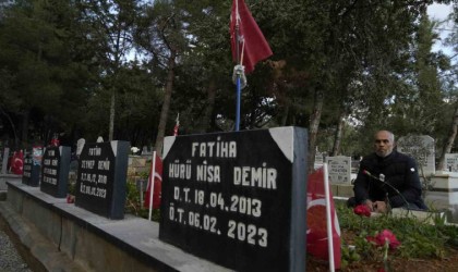 Depremde 3 çocuğunu ve eşini kaybeden baba günde iki kez mezarlığa gidiyor