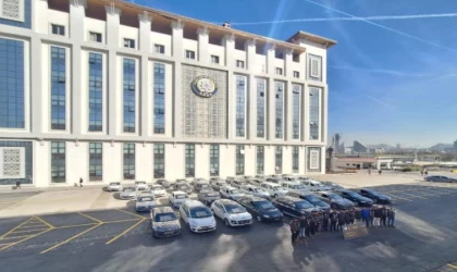 Depremde hasar gören otomobillerle ’change’ yapan çeteye operasyon; 19 gözaltı