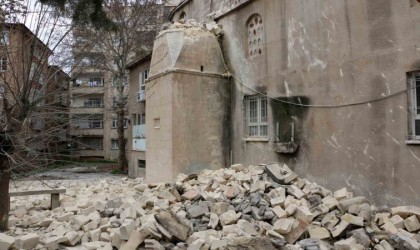 Diyarbakırda depremde 21 cami ve 30a yakın minarenin bir kısmı yıkıldı, kalanların yıkım çalışmaları devam ediyor