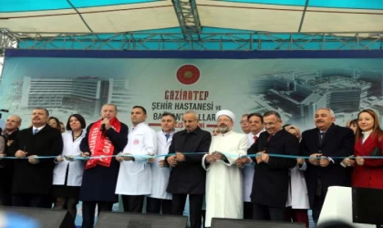 Erdoğan: Deprem şehirlerimizi ayağa kaldırana kadar durup dinlenmeyeceğiz/ Ek fotoğraflar