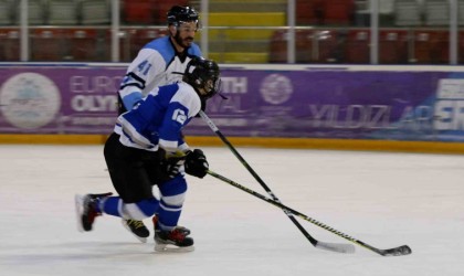 Erzurumda buz hokeyi heyecanı sürüyor