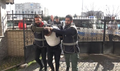 Eski eşinin arkadaşını bıçaklayarak öldüren şahıs adliyede