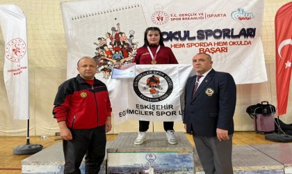 Eskişehirli sporcular dereceler ile kente döndüler