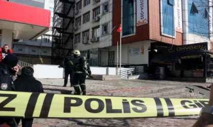 Gaziantep Tapu ve Kadastro Müdürlüğü binasının terasında çıkan yangın kontrol altına alındı