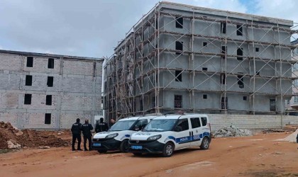 Gaziantepte inşaat iskelesi çöktü: 1 ölü, 2 yaralı