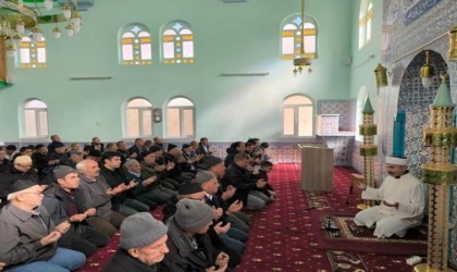 Gedizde umreciler dualarla uğurlandılar