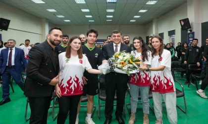 Genç kursiyerlerden Fadıloğluna büyük sevgi