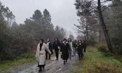 Gençler yağmur, sis ve çamura rağmen yürüdü