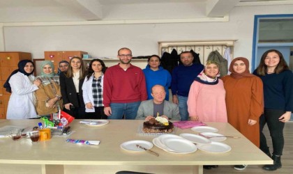 Görme engelli öğretmene doğrum günü sürprizi