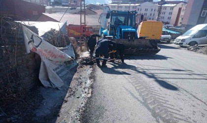 Hakkari Belediyesi kanal temizliği başlattı