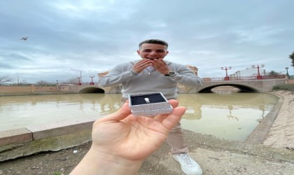 Harçlıklarını biriktirdi, erkek arkadaşına diz çöküp evlilik teklif etti