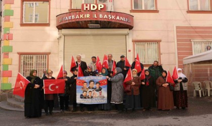 HDP önündeki evlat mücadelesinde Gara Şehitleri anıldı