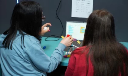 Hepsiburada, ‘Uluslararası Bilimde Kadın ve Kız Çocukları Günü’nü deprem bölgesinde kutladı