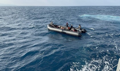 İzmir açıklarında 57si çocuk 159 düzensiz göçmen kurtarıldı