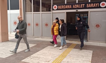 İzmirde fuhuş evine baskın