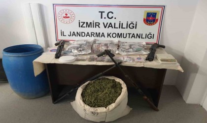 İzmirde jandarmadan uyuşturucu baskını, 2 gözaltı