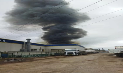 Kaçak alkol ve temizlik malzemeleri ele geçirilip mühürlenen depoda yangın