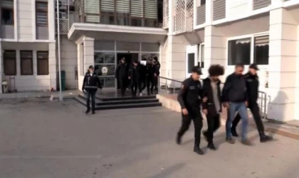 ’Kalkan-12’ operasyonlarında 49 göçmen kaçakçısı yakalandı