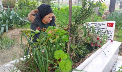 Kendisi için hazırladığı mezara depremde hayatını kaybeden kızını ve torununu defnetti