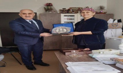 Kent Konseyinden Prof. Dr. Akçaya hizmet teşekkürü