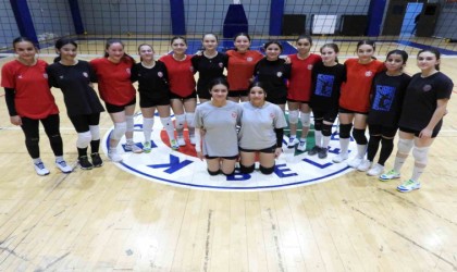 Kepezin voleybol jenerasyonu parlıyor