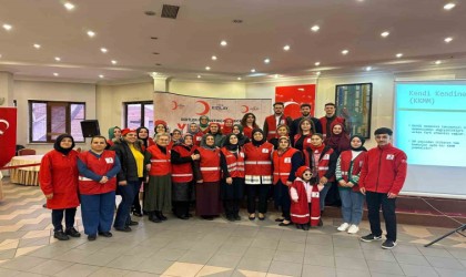 Kızılay personeline erken teşhis anlatıldı