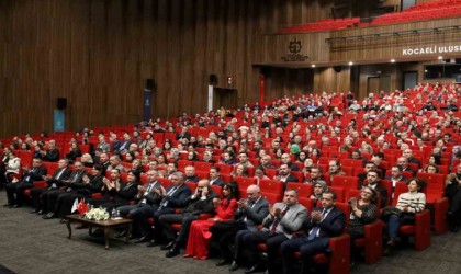 Kocaelililer Dr. Sadık Ahmetin hayat hikayesini izledi