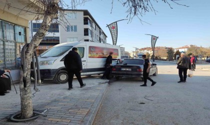 Konyada otomobil ile minibüs çarpıştı: 2 yaralı