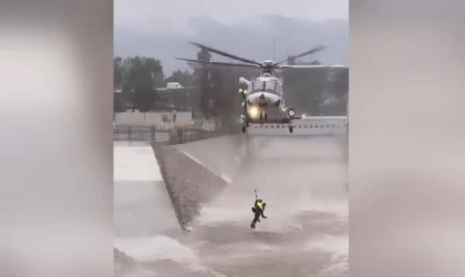 Köpeğinin peşinden kanala atlayan adam helikopterle kurtarıldı