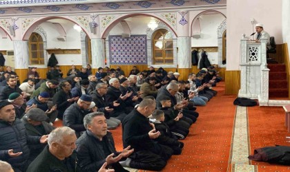 Kuluda Miraç Kandilinde camiler doldu