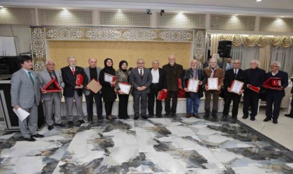 Kütahya Belediyesi kente değer katan sanatçıları ödüllendirdi