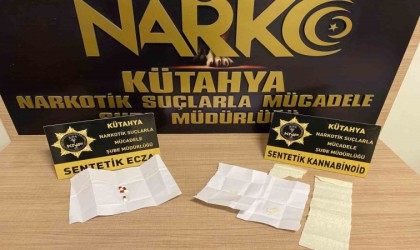 Kütahyada 2 kişinin bulunduğu araçta uyuşturucu ele geçirildi