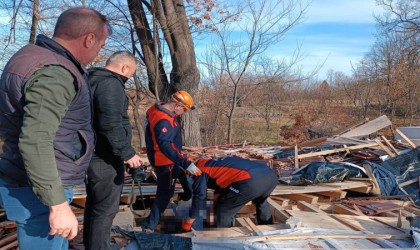 Kütahyada kulübe inşaatı çöktü: 1 ölü