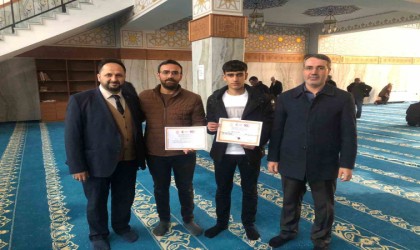 Lise öğrencisi Kuran-ı Kerimi okuma yarışmasında Diyarbakır 3.sü oldu