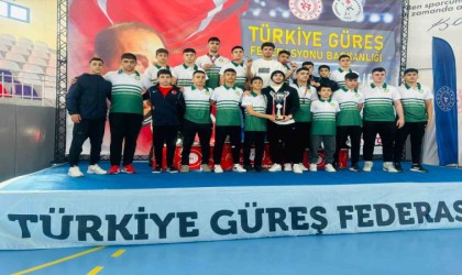 Manisa BBSK güreşçileri Afyonkarahisardan madalyalarla döndü