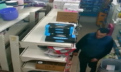 Markette , oyuncaklara bakan çocuğa sarkıntılık sanığına 5 yıl indirimsiz hapis cezası